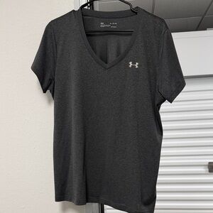 Under Armour Women's Charcoal V-Neck Tee XL wicker workout top